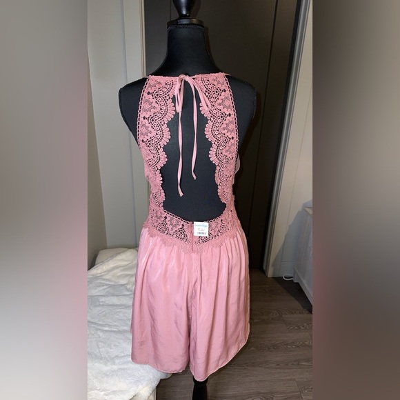 NWT Elegant Pink Lace Romper - Picture 2 of 4